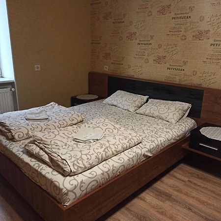 Hostel Q ,15 Хв До Жд Вокзалу Lviv Ngoại thất bức ảnh