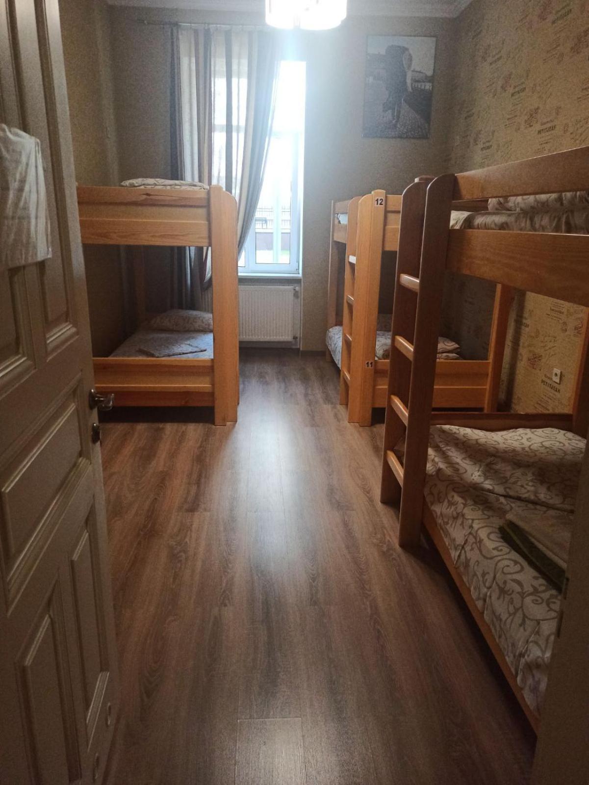 Hostel Q ,15 Хв До Жд Вокзалу Lviv Ngoại thất bức ảnh