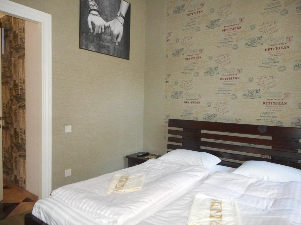 Hostel Q ,15 Хв До Жд Вокзалу Lviv Ngoại thất bức ảnh